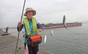 一番簡単な「エサ釣り」の方法!「サビキ釣り」のやり方とは?